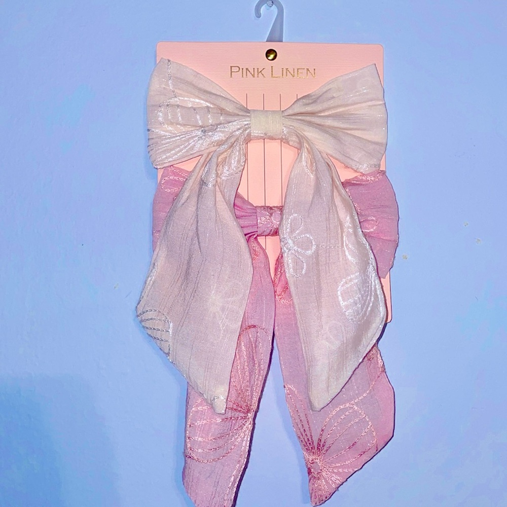 Cute Bows for the ladies comes in a set of 2 Light Pink and Cream White.